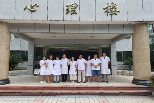 同学们与带教医生合影